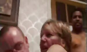 مادر عكس سكسى كون و بابا به دختران زندگی جنسی یاد می دهند