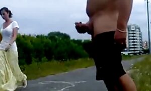 بلوند زیبا با یک مرد رابطه عکسکون گشاد جنسی برقرار می کند