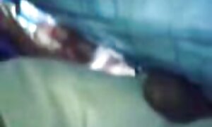 Slutty کوس کیر متحرک Olesya و آنا داغ آن مرد را تسخیر می کنند و مجبور به لیسیدن می شوند