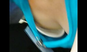 خدمتکار خوشمزه گه عکس کیربزرگ توکس با سینه های بزرگ در شیرجه اش