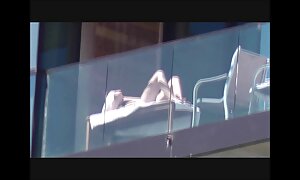پسر عكس سكسي كير با بی رحمی واژن تحتانی را بیرون آورد