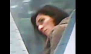 فاحشه شیطانی روسی با هر دو سوراخ روی خروس می سکس کوس گوشاد پرید